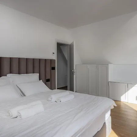 In With Kitchen * Stari Laz